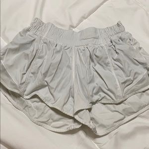 LULULEMON hotty hot shorts 2.5 inch SIZE 4